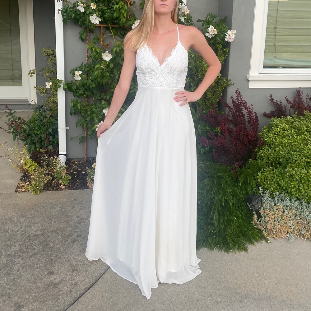 Lulu’s Madalyn White Lace Maxi Dress